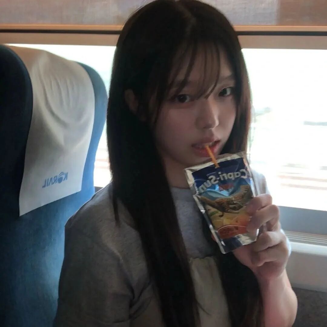 阳光元气的女生头像_简单干净小清新头像女图-7