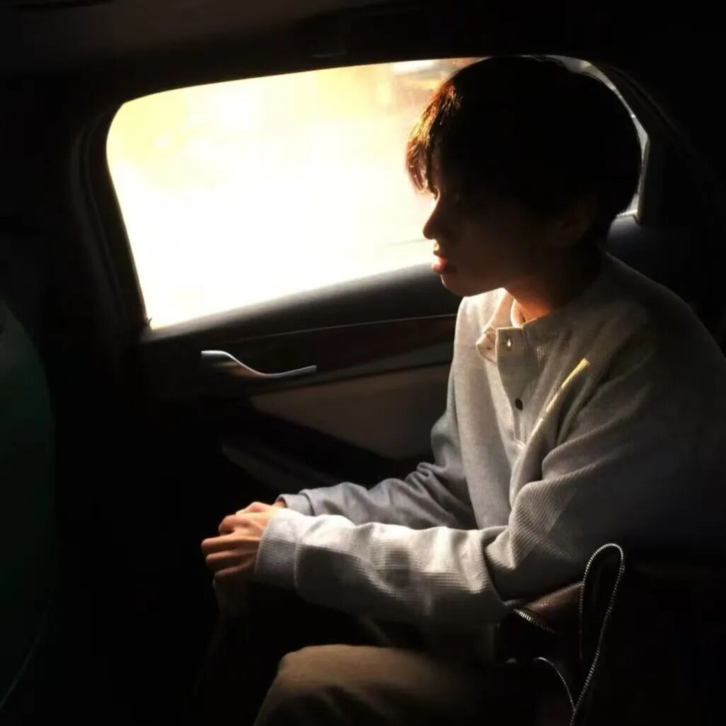 男生头像简单干净气质_干净高级质感的男头像-2