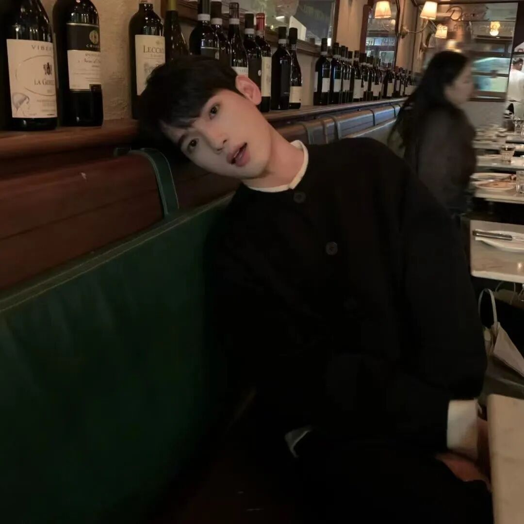 男生头像简单干净气质_干净高级质感的男头像-1