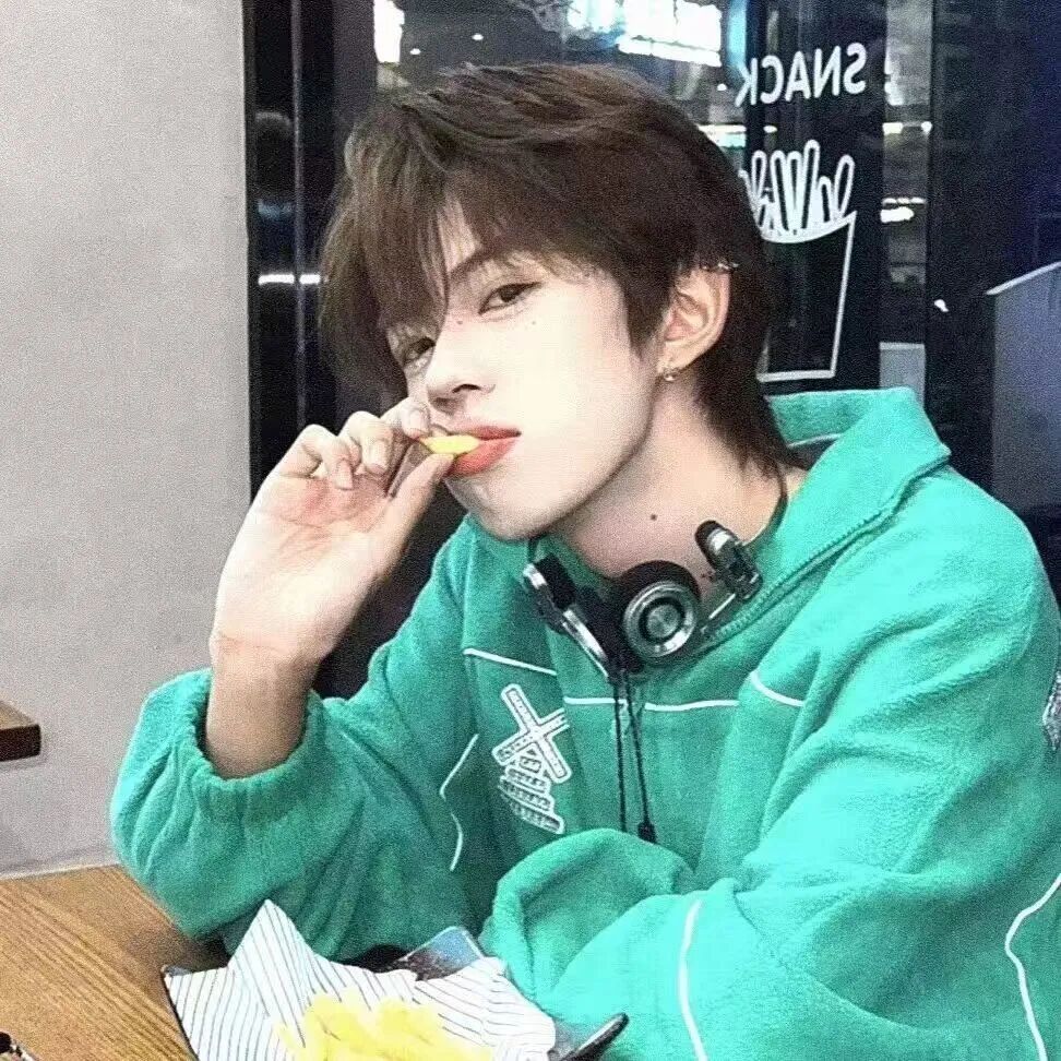 高冷帅气的男生头像_氛围感拽酷男生头像图片-7