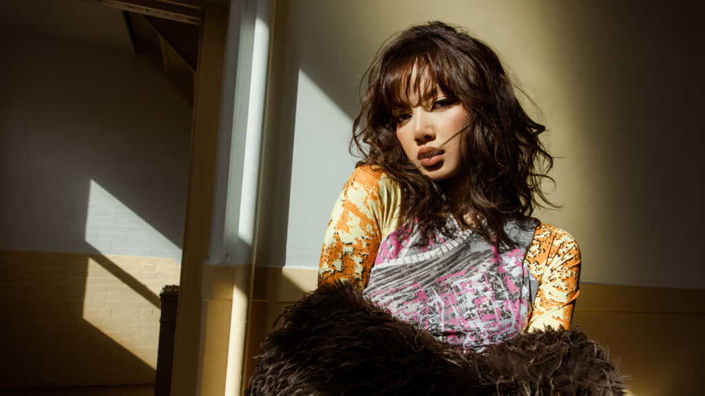 Lisa CoverShoot 卷发 艺术感上衣 室内 杂志风 4k